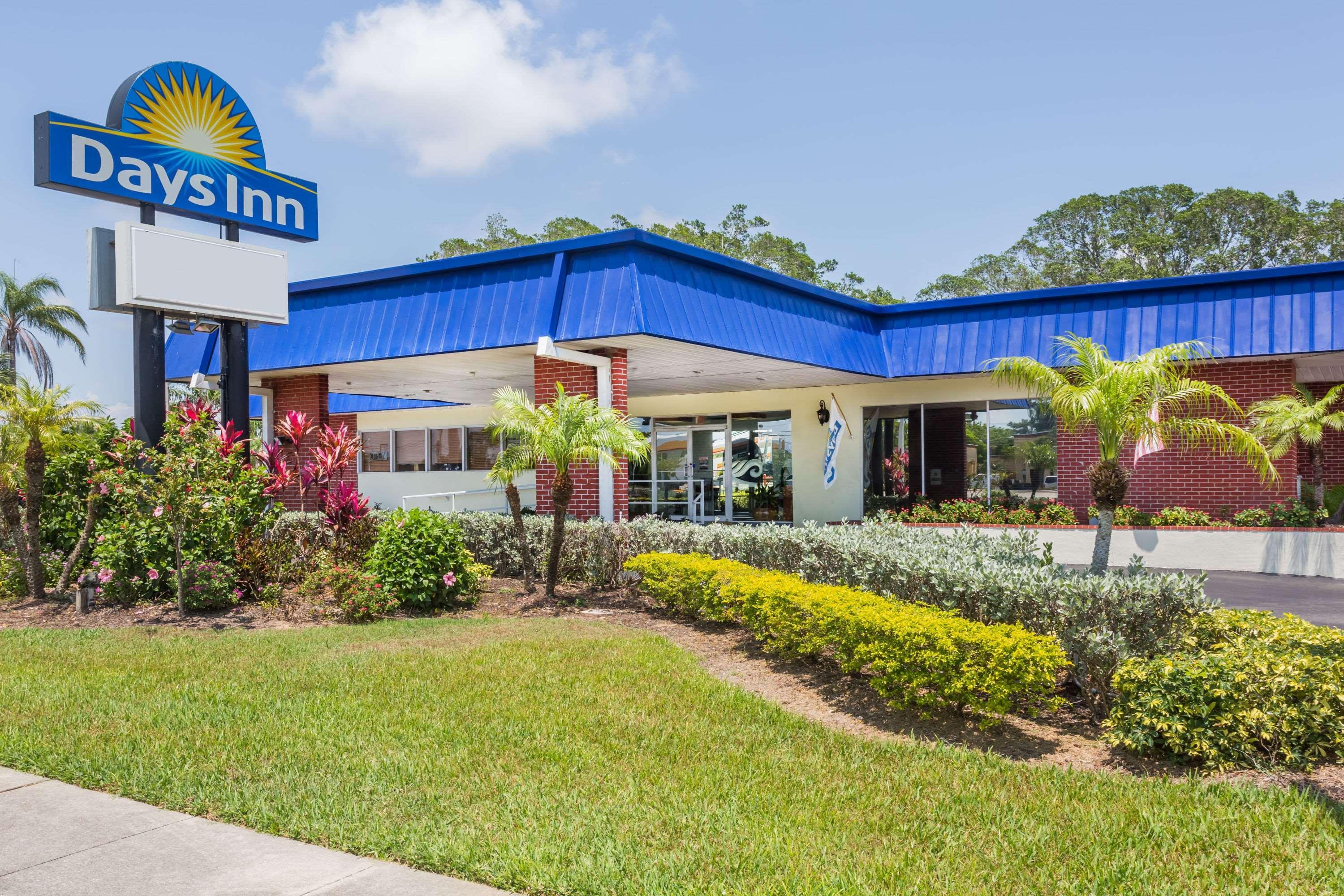 Days Inn By Wyndham Fort Myers Springs Resort Estero Exterior foto